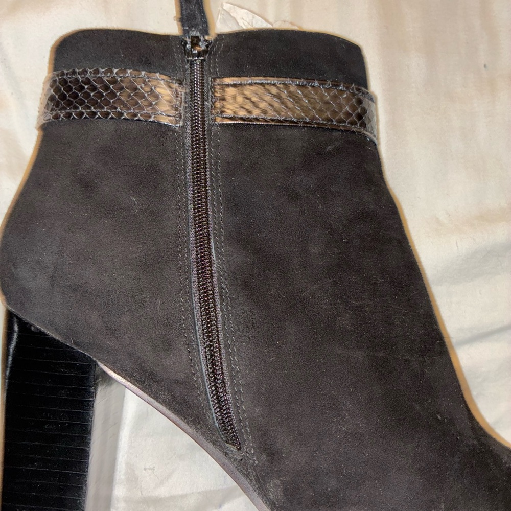 Via Spiga 8 Black Suede Leather Square Toe Ankle Booties Boots New US Size 10 - Picture 9 of 13